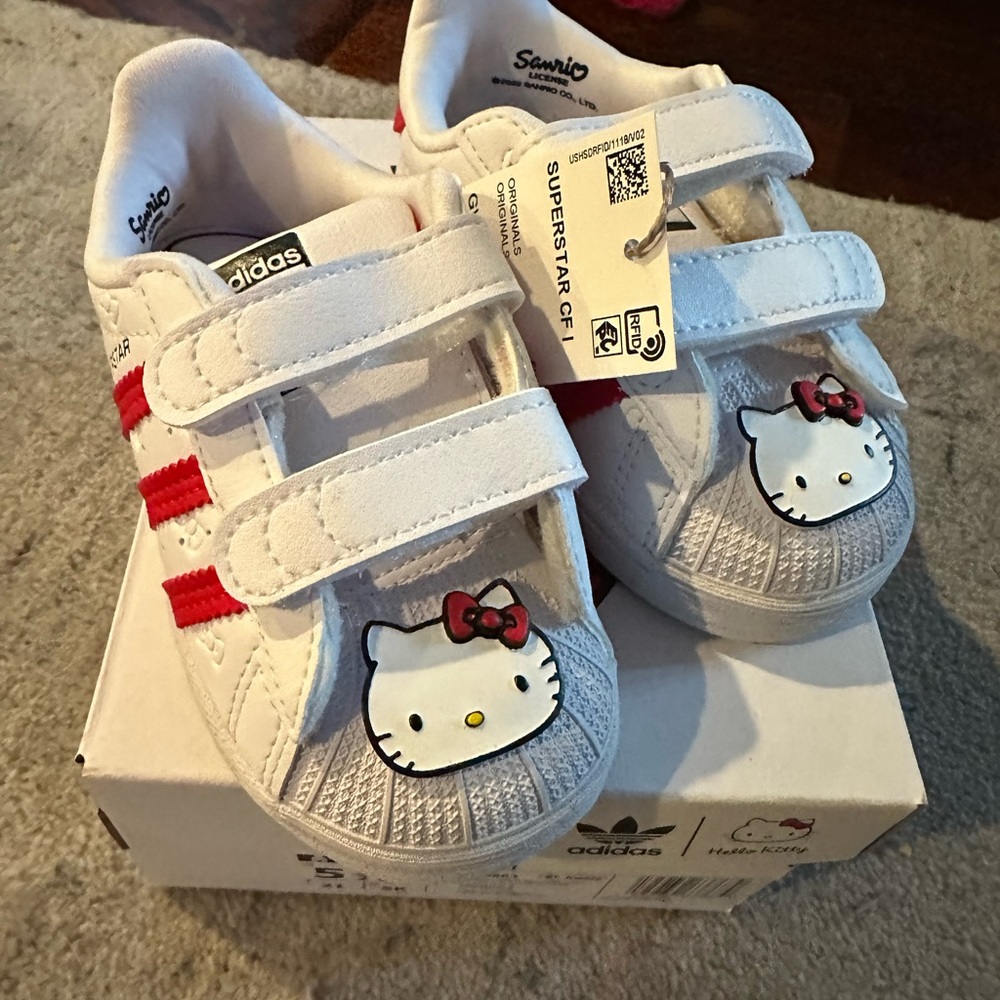Toddler Adidas X Hello Kitty Superstars NWT size 5.5k